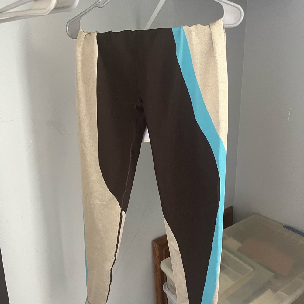 Fabletics Colorblock Leggings – Cream, Brown & Blue | Chic Activewear